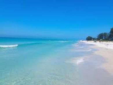 Only 50 yards to the beach from this Anna Maria Rental !!